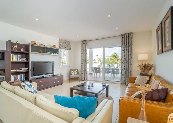 Villa 2024 Ebre 36b By Homeselectspain Empuriabrava