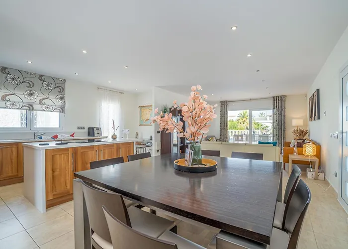 2024 Ebre 36b By Homeselectspain Villa *