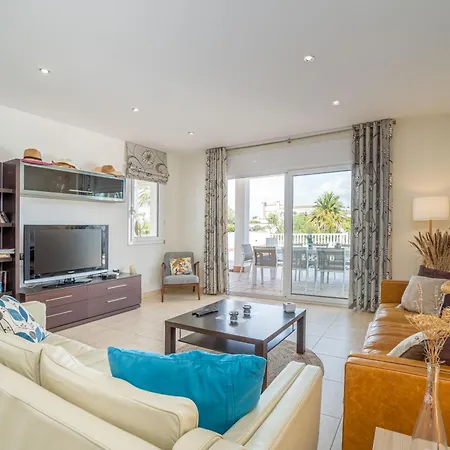 Villa 2024 Ebre 36b By Homeselectspain Empuriabrava